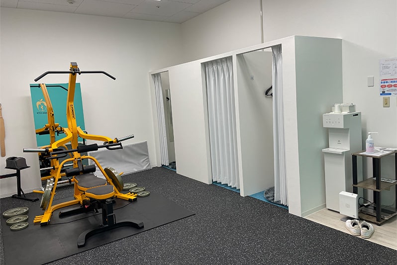 Apple GYM（アップルジム）イオン茅ヶ崎中央店は更衣室やウォーターサーバーなどお客様に便利に使っていただける空間となっています。