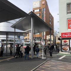 Apple GYM（アップルジム）調布中央口店までの道のり（京王線）2ロータリー沿いを道なりに進んでください。