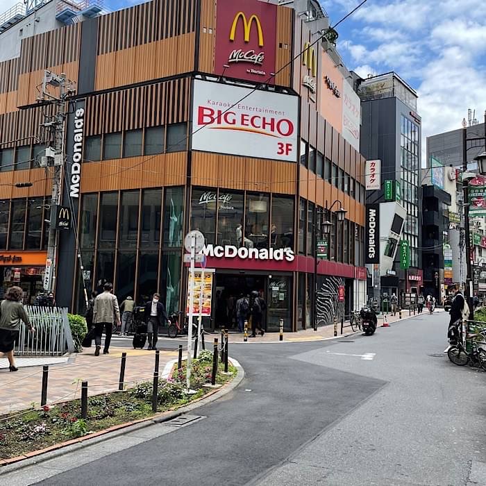 Apple GYM（アップルジム）恵比寿店までの道のり（日比谷線）3マクドナルドの手前の道を左へ進んでください。