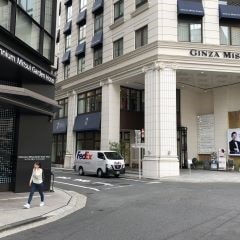 Apple GYM（アップルジム）銀座店までの道のり（都営浅草線）3-2半円のロータリーを道なりにお進みください。