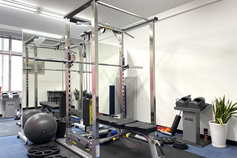 Apple GYM（アップルジム）銀座店は、運動初心者から本格的に続けたい方まで幅広く対応できる設備が揃っています。
