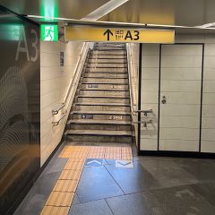 A3出口を出てください。
