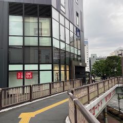 Apple GYM（アップルジム）五反田店までの道のり（池上線）2-2アトレ方面へ進んでください。