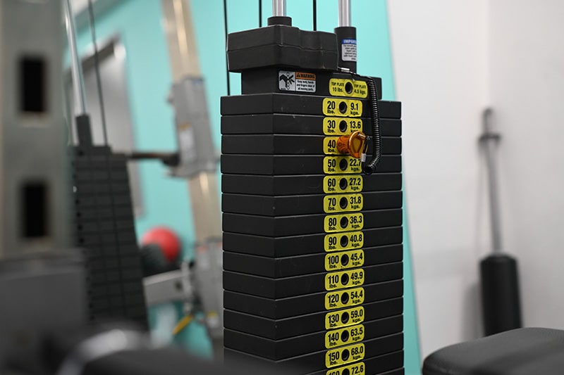 Apple GYM（アップルジム）東中野店では、筋肉量の多い方向けに高い負荷（重量）まで幅広くご用意しております。