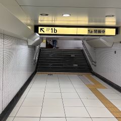 Apple GYM（アップルジム）池袋店までの道のり（東京メトロ丸の内線、副都心線）2-2左後方へ進んでください。