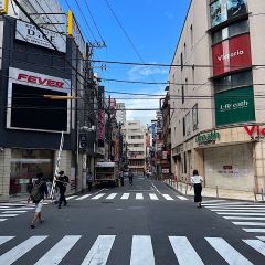 Apple GYM（アップルジム）池袋店までの道のり（東京メトロ丸の内線、副都心線）2-3直進してください。