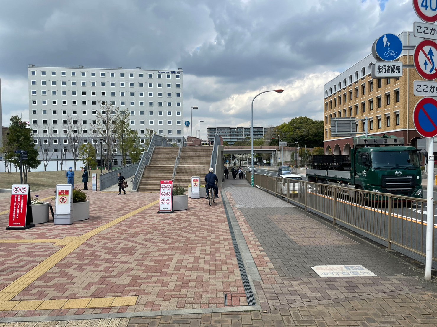 Apple GYM（アップルジム）イオン茅ヶ崎中央店までの道のり（JR線）1-4直進してください。