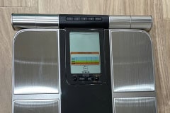 アップルジム板橋店のジム画像・いつでも身体をチェックできる体重・体脂肪計