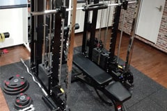 Apple GYM（アップルジム）蒲田東口店では、20種目以上のトレーニングができる設備で幅広いお悩みに対応しています。