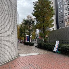 Apple GYM（アップルジム）関内店までの道のり（地下鉄ブルーライン線）2-3直進してください。
