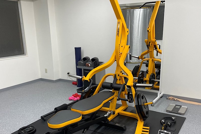 Apple GYM（アップルジム）関内店では、運動初心者や女性の方でも手軽に本格トレーニングを始められる設備が整っています。