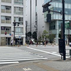 Apple GYM（アップルジム）錦糸町店までの道のり（JR線）1-3iQOSとロッテシティビルの間の道を進んでください。
