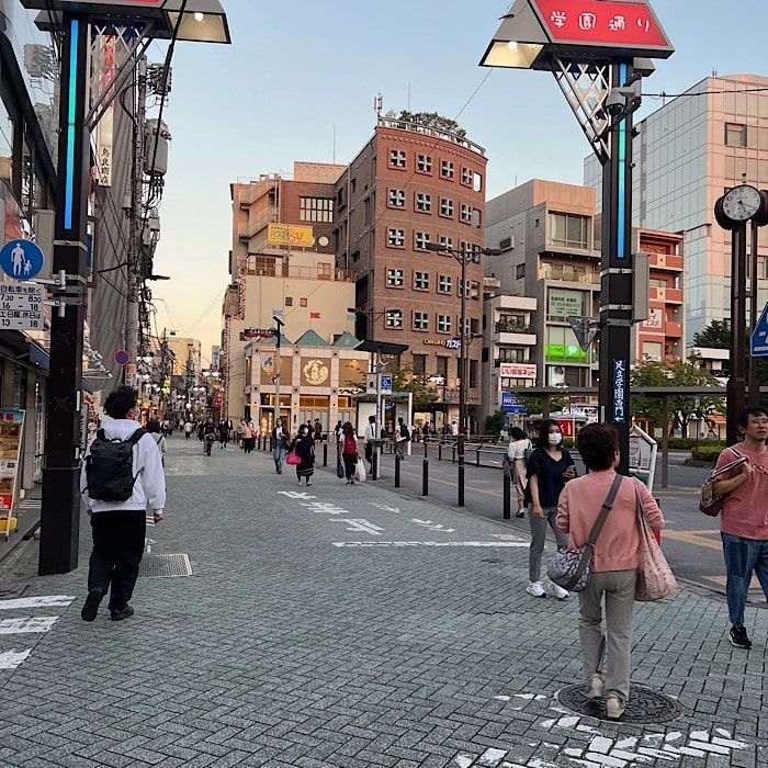 Apple GYM（アップルジム）北千住店までの道のり（千代田線）2-5十字路を引き続き直進してください。
