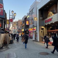Apple GYM（アップルジム）北千住店までの道のり（JR線、東京メトロ日比谷線）1-2東口を出ましたら直進してください。