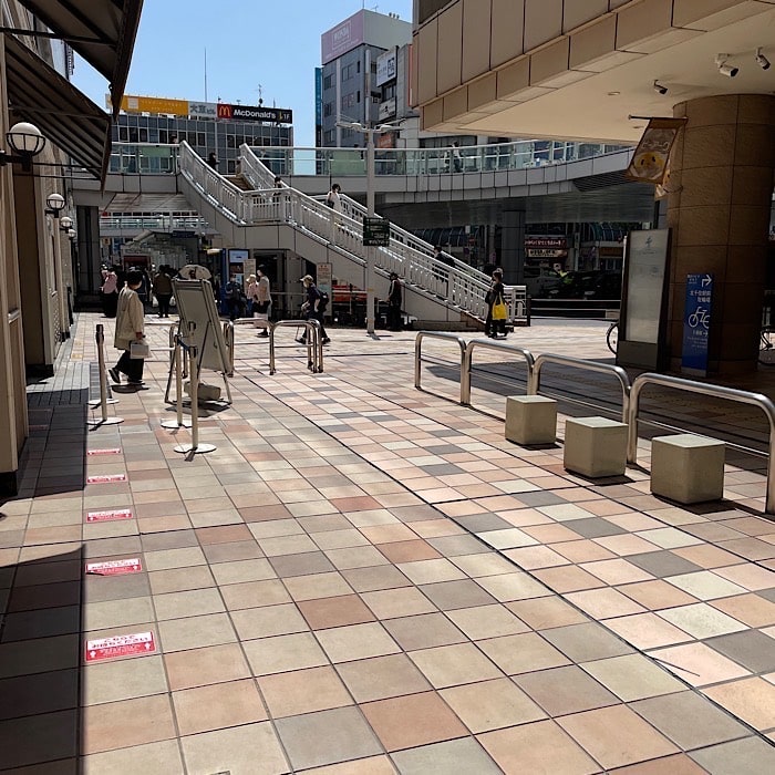 Apple GYM（アップルジム）北千住店までの道のり（千代田線）2-2地上に出てロータリー方面へ向かってください。