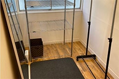 Apple GYM（アップルジム）武蔵小杉店の更衣室は広々と使えてプライバシーが安全に守られた空間になっています。