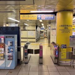 Apple GYM（アップルジム）人形町店までの道のり（日比谷線）1人形町駅交差点方面改札を出てください。