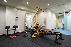 アップルジム西日暮里店のジム画像・豊富なトレーニング機材