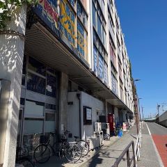 Apple GYM（アップルジム）西日暮里店までの道のり（日暮里舎人ライナー）3-4線路沿いを直進してください。