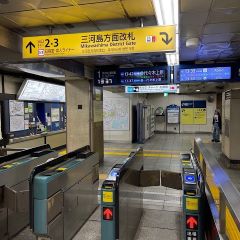 Apple GYM（アップルジム）西日暮里店までの道のり（千代田線）2-1改札を出て2番出口へ向かってください。
