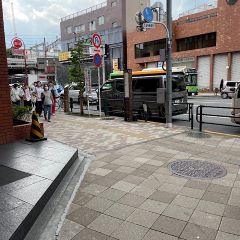 Apple GYM（アップルジム）西日暮里店までの道のり（日暮里舎人ライナー）3-2右手の道路沿いを進んでください。