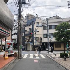 Apple GYM（アップルジム）荻窪店までの道のり（JR線）2 荻窪電話局前交差点の信号を右へ曲がってください。