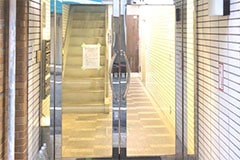 アップルジム荻窪店のジム画像・店舗ビルの入り口