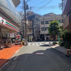 Apple GYM（アップルジム）荻窪店までの道のり（丸の内線）2荻窪電話局前交差点の信号を右へ曲がってください。