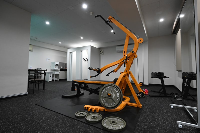 Apple GYM（アップルジム）王子店の店内は広々とした集中できるトレーニングジムです