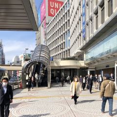 Apple GYM（アップルジム）新宿店までの道のり（JR線）2大ガード西交差点まで進んでください。