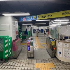 Apple GYM（アップルジム）新宿店までの道のり（丸の内線）1丸の内線新宿駅西改札を出てB14出口から出てください。