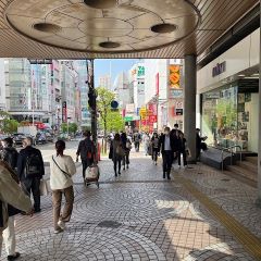 Apple GYM（アップルジム）新宿店までの道のり（丸の内線）2大ガード西交差点まで進んでください。