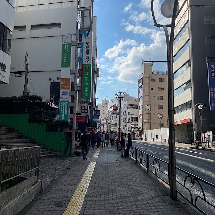 Apple GYM（アップルジム）高田馬場店までの道のり（JR線）2直進してください。