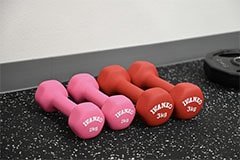 Apple GYM（アップルジム）高田馬場店には色合い豊かなトレーニング機材もあり、楽しくトレーニングを続けることができます。