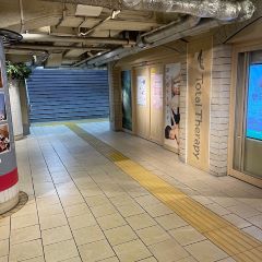 Apple GYM（アップルジム）上野店までの道のり（銀座線）2-3Total Therapyというお店の奥の階段を登ってください。