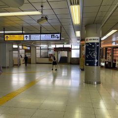 Apple GYM（アップルジム）上野店までの道のり（JR線）1-2エスカレーターを下りてください。