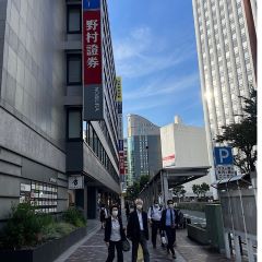 Apple GYM（アップルジム）横浜店までの道のり（相模鉄道線）3-2野村證券方面に直進してください。