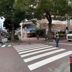 Apple GYM（アップルジム）関内店までの道のり（JR線）1-2焼肉ライクの目の前の横断歩道を渡って右に曲がってください。