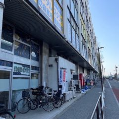 Apple GYM（アップルジム）西日暮里店までの道のり（JR線）1-3線路沿いを直進してください。