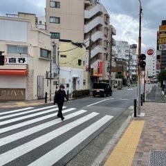 Apple GYM（アップルジム）亀有店までの道のり（常磐線）4./二つ目の横断歩道を渡ったら右折してください。
