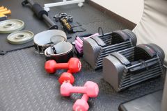 様々なトレーニング器具で各部位に効率的にアプローチを！