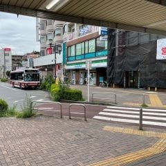 ファミリーマート方面へ進んでください。