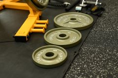 豊富な種類の重量で、お客様の成長にあわせたトレーニングを提案します。