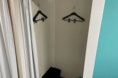 ハンガー・姿鏡完備の更衣室を備えています！