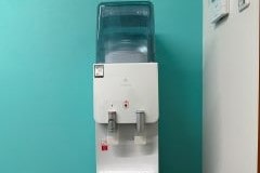 無料提供のウォーターサーバーを常備していますので、トレーニング時の水分補給にお使いください！