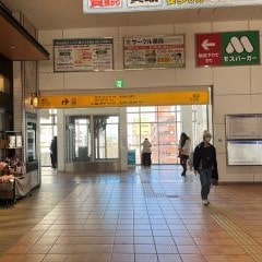 改札を出て北口へ向かってください。