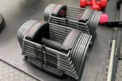 様々な種類の重量や器具で、トレーニングにもバリエーションをつけています！