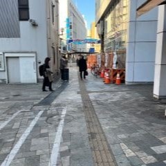 改札を出て北口に向かってください。