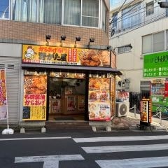 100m程直進すると突き当りを右手に進んでください。